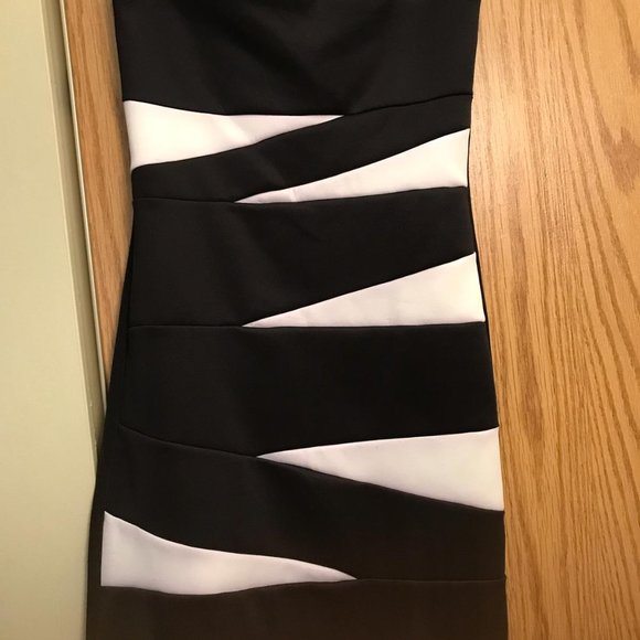 Assortment of Strapless Dresses - Picture 3 of 4